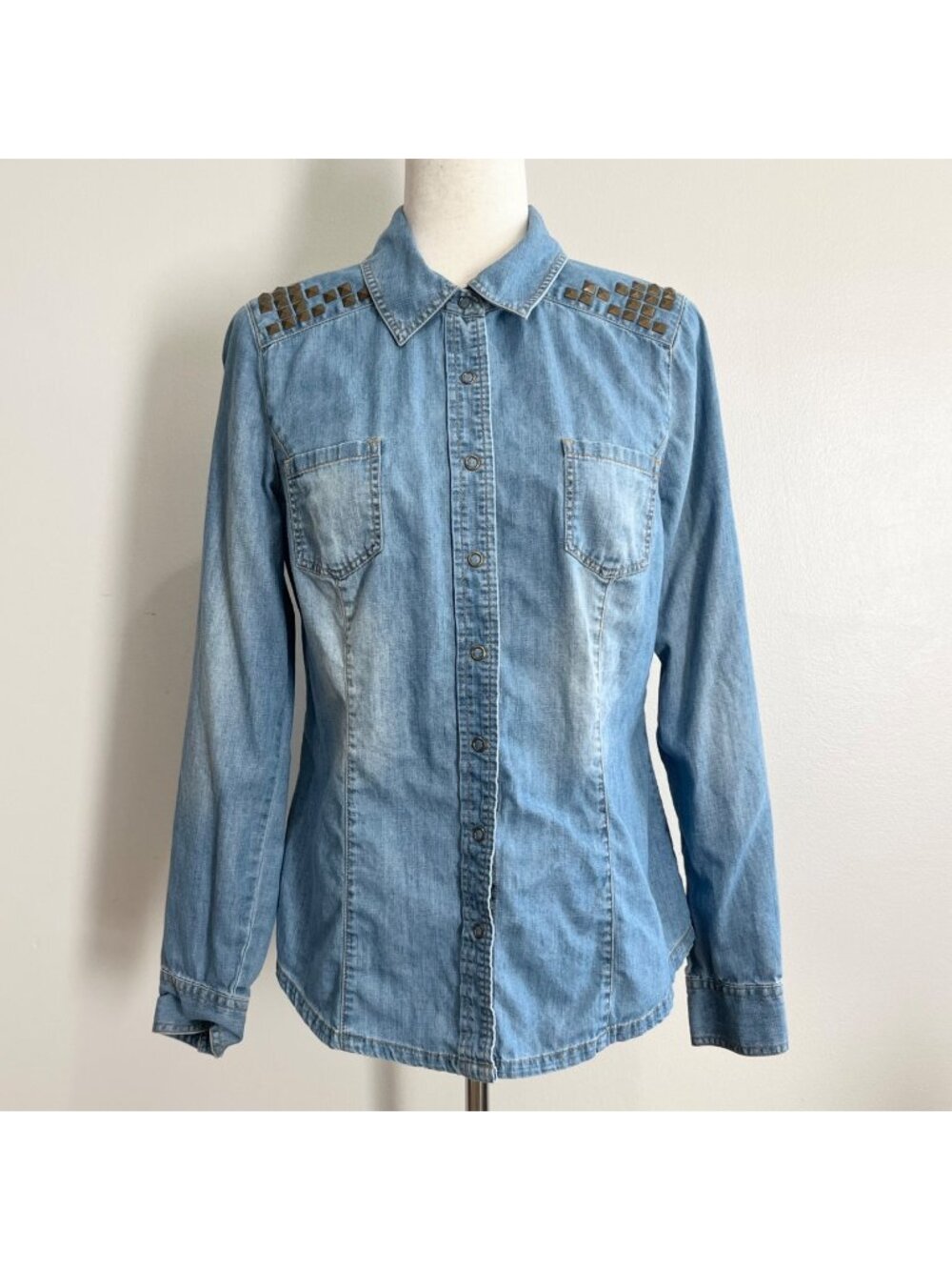 ANA Chambray Snap Front Shirt Womens M Blue Denim Stuffed Shoulder Western
